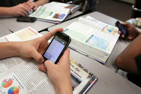 Corrientes no prohibirá el uso de teléfonos celulares en las escuelas